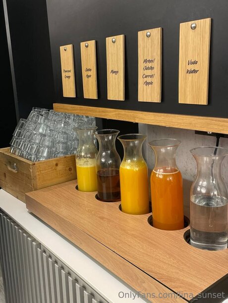 Lina Sunset nude model pictures