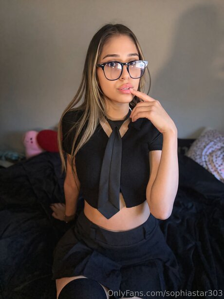 Sophiastar303 adult model picture