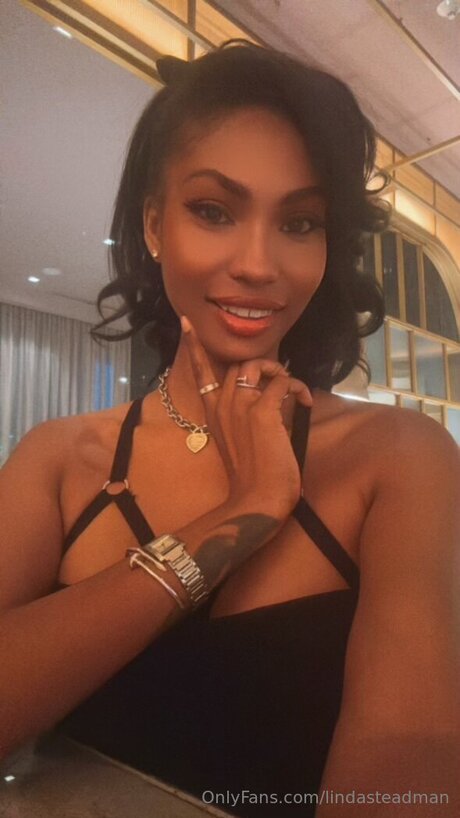 Lindasteadman hot actress galleries