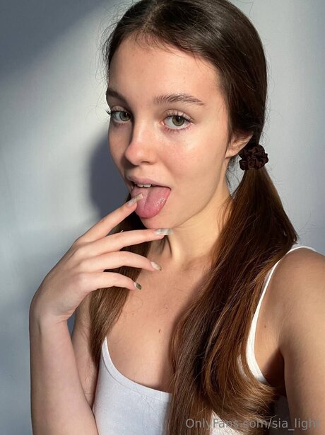 Sia Light nice model pics