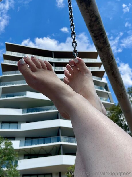 Alexlongtoes model pornographic images