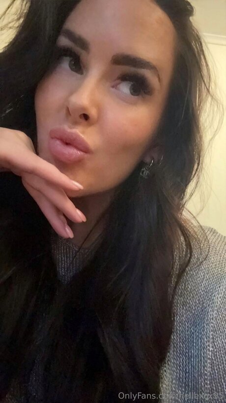 Hellexox95 model nude images