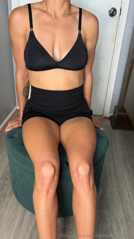 Alexisyogafeet2 free pornstar photos