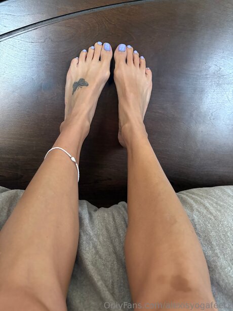 Alexisyogafeet2 pornstar pics