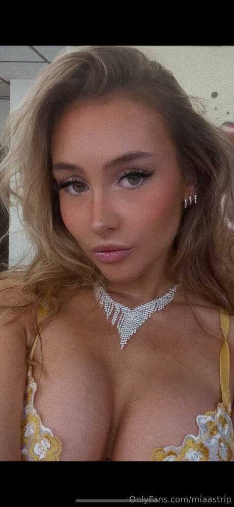 Miaastrip erotic star photos