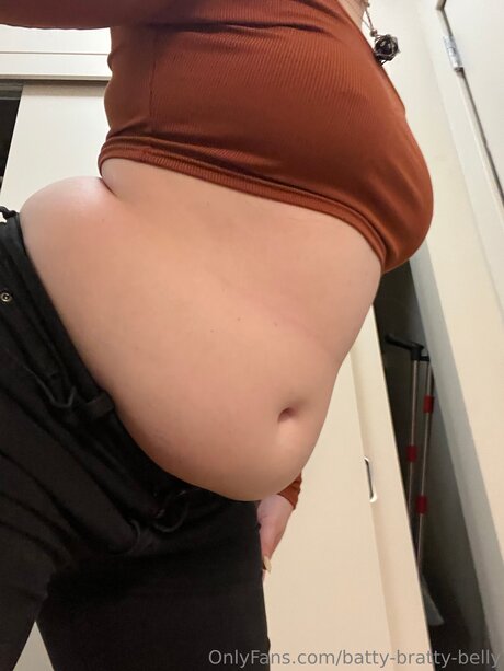 Batty Bratty Belly model naked photos