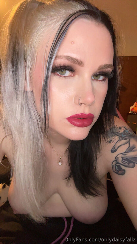 Onlydaisyfallz pornstar erotic pics