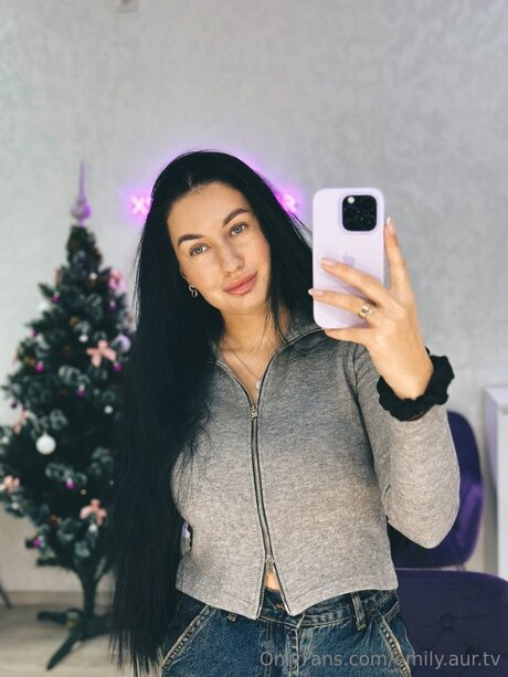 Emily Aur pretty actress pics