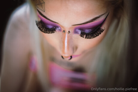 Hollie Piefree model top image