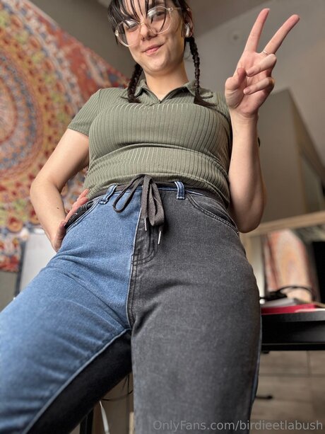 Birdieetlabush hot star pictures