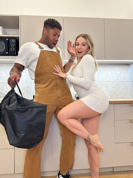 Promochannel star naked pictures