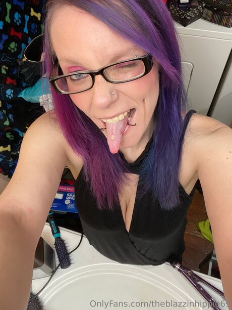 Theblazzinhippie69 nude actress pic