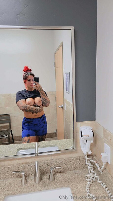 Caresmarie nice model pic