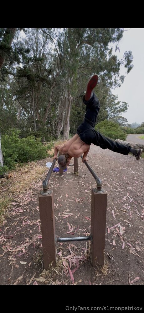 S1monpetrikov nudes model image