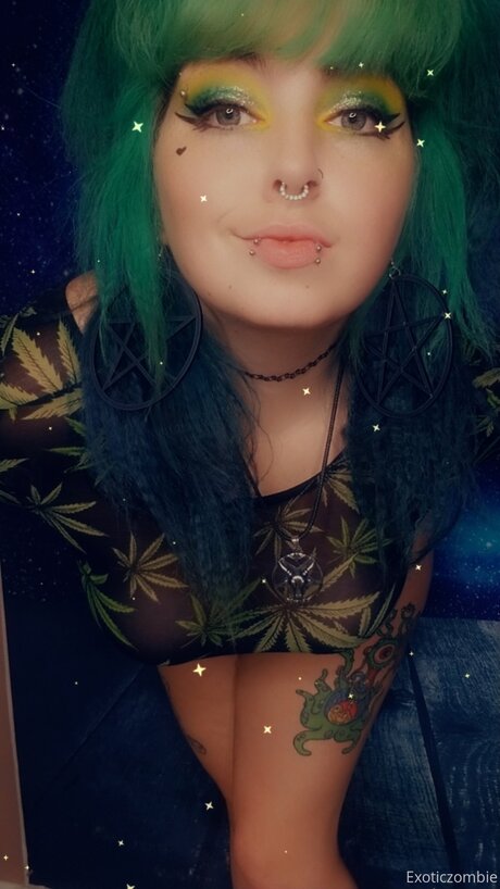 Exoticzombiefree sexy star image