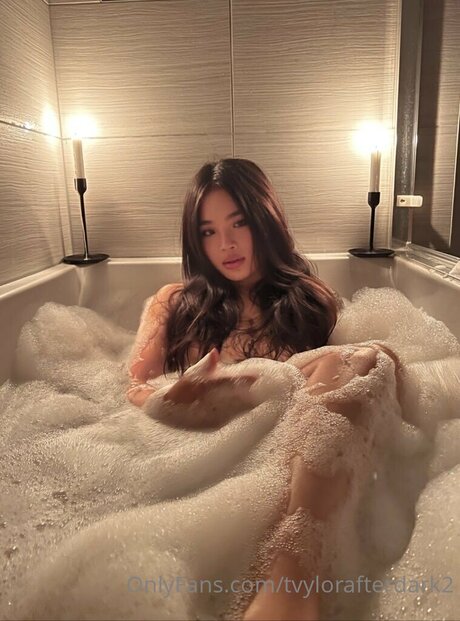 Nhiafterdark2 model hd pics