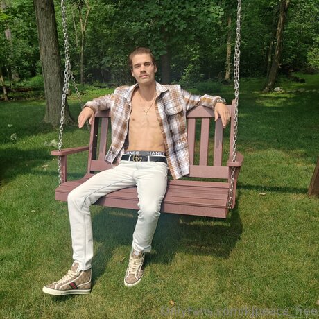 Kjpeace Free model top pic