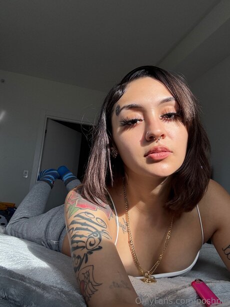 Poshnio naked model images