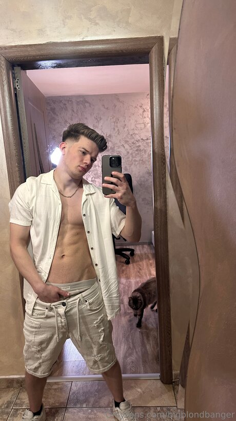 Bigblondbanger art star gallery