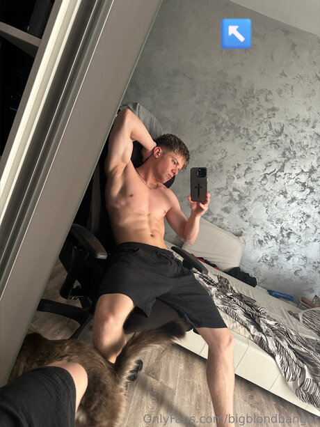 Bigblondbanger nude pornstar image