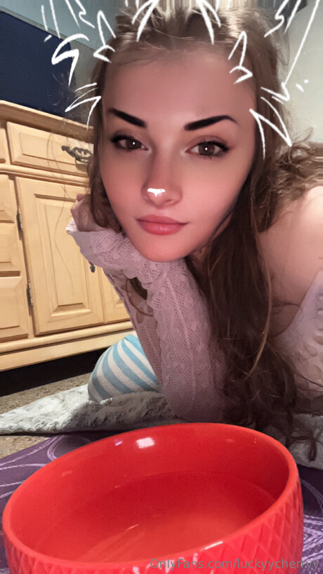 Luckyycherryy art model pics
