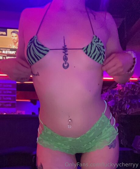 Luckyycherryy model naked pictures