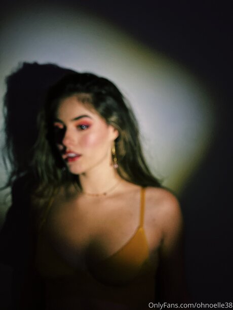 Ohnoelle38 model sex photo