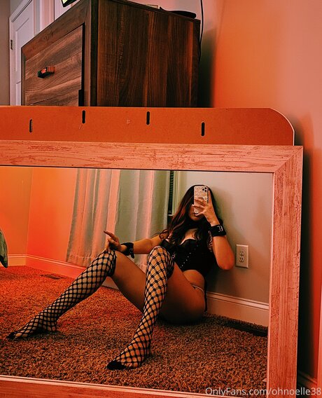 Ohnoelle38 sexy model photo