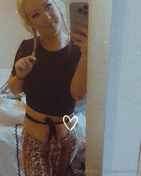 Devilishlila star top picture