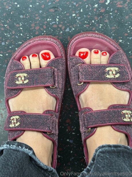 Lilyallenftse500 erotic actress pic