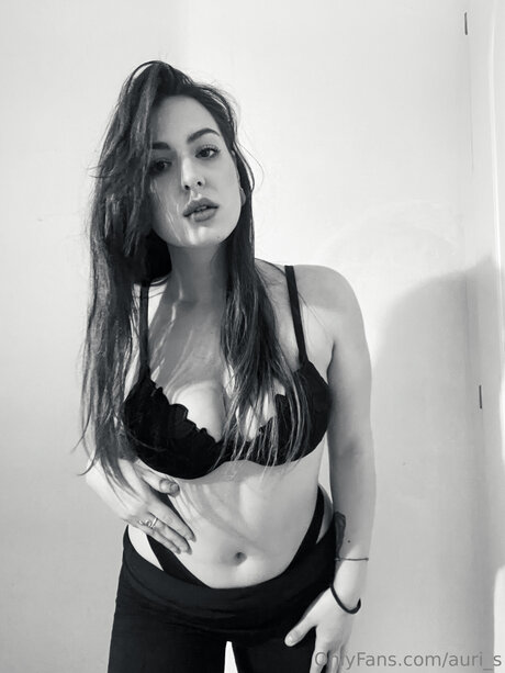 Auri S art model photos