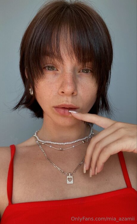 Mia Azamii high quality star img