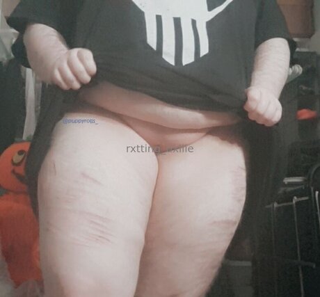 Puppyrolls star sexy pic