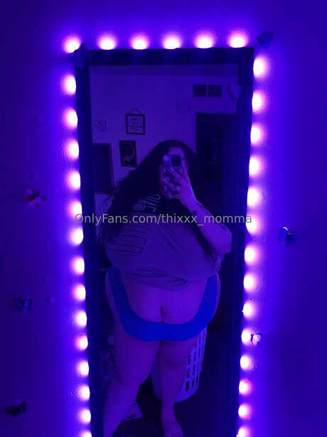 Thixxx Momma model sexy pics