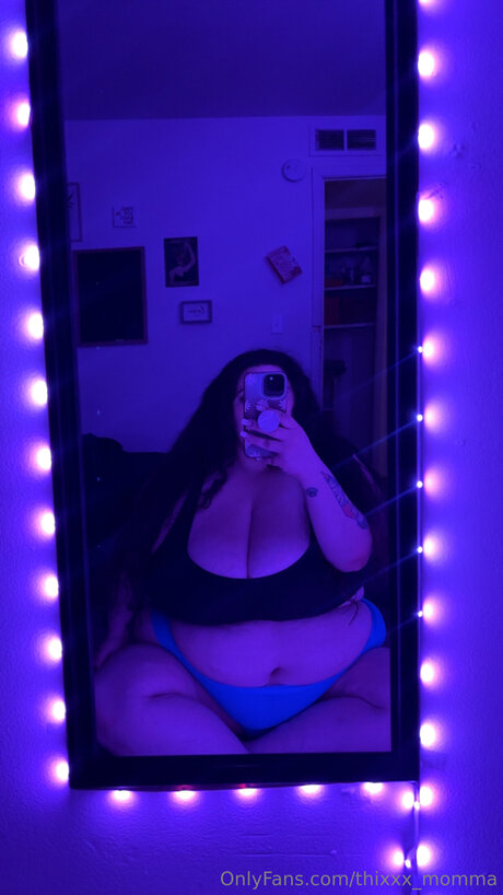 Thixxx Momma hd actress pic