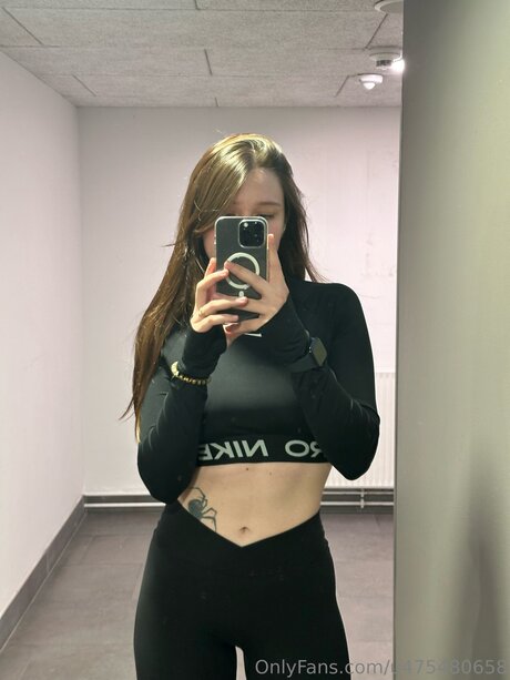 Lolla Sin star sexy pics