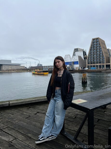 Lolla Sin art actress galleries