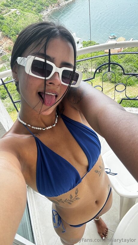 Hillarytaylor hot actress galleries