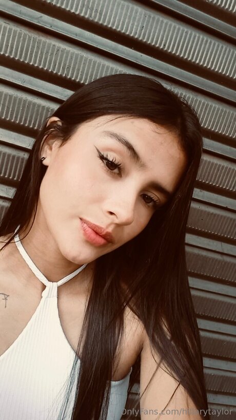 Hillarytaylor nude model picture