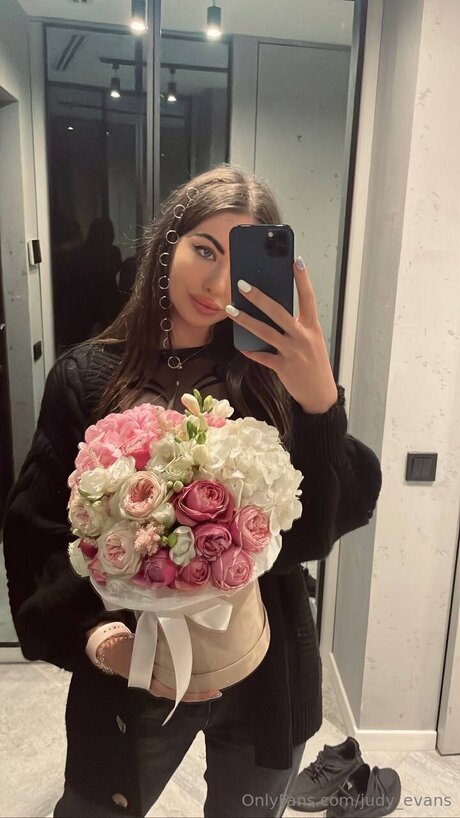 Judy Evans nice star image