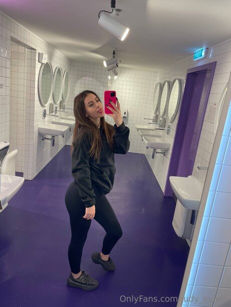 Judy Evans exclusive pornstar pictures