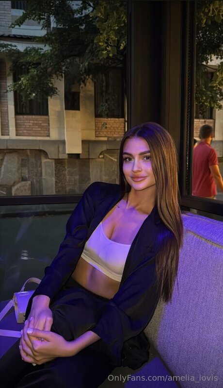 Amelia Lovis free model pic