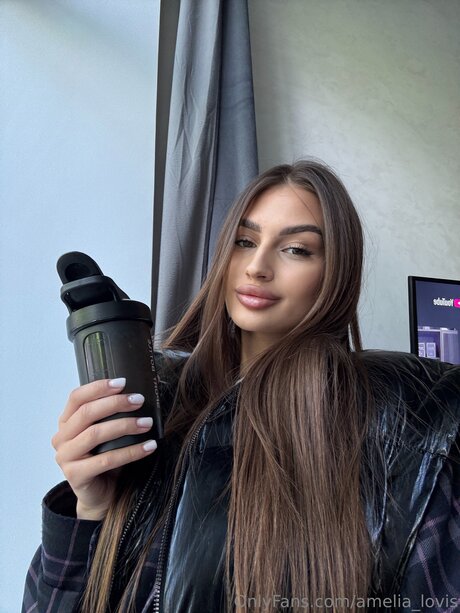 Amelia Lovis pretty pornstar pics