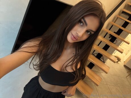 Amelia Lovis adult model photo