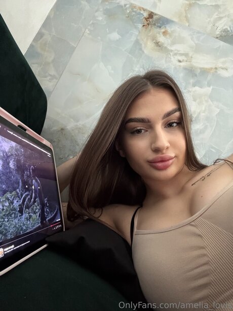 Amelia Lovis xxx model gallery