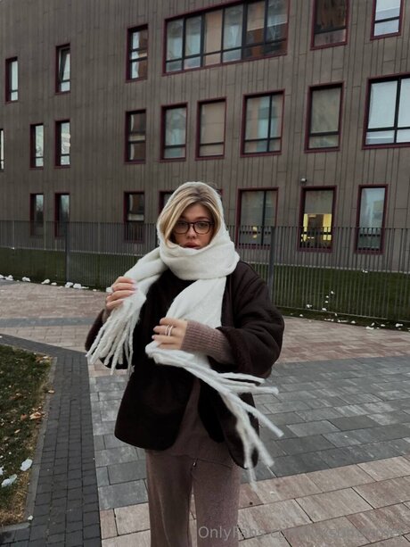 Ivysummmer perfect actress photos