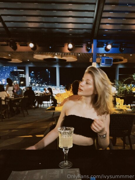 Ivysummmer pornstar naked image