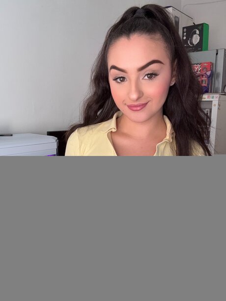 Deiitta model pretty images