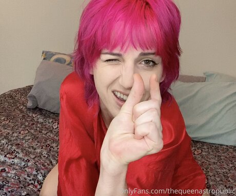 Thequeenastropublic pornstar hot image