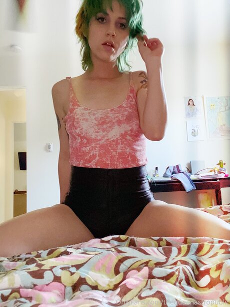 Thequeenastropublic porn actress pics